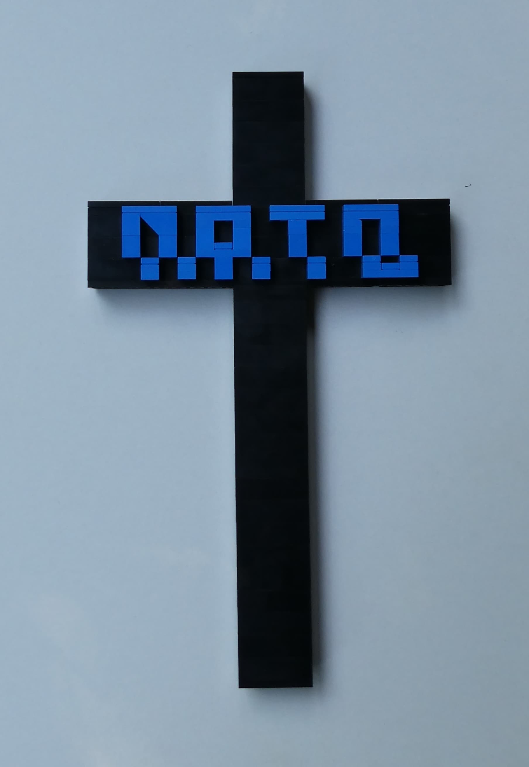 EL EGO · Objekt Kreuz